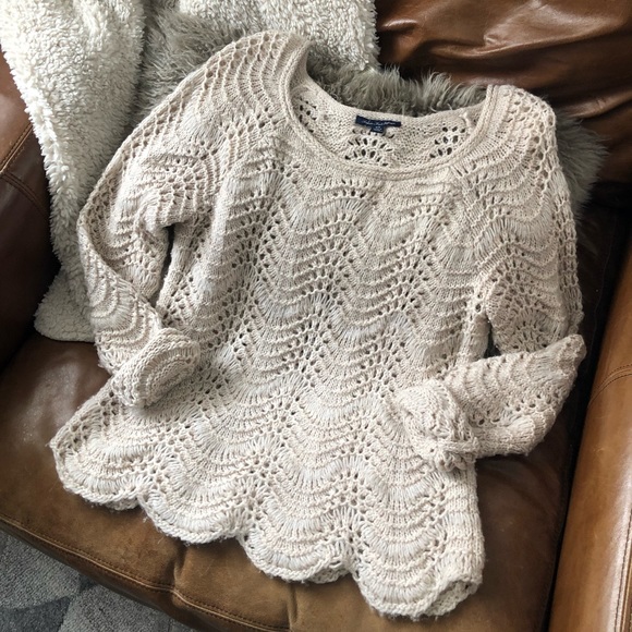American Eagle Outfitters Sweaters - American eagle scalloped edge sweater. Size med.